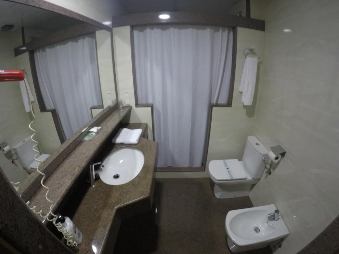 Hotel Ric Сабадель Экстерьер фото